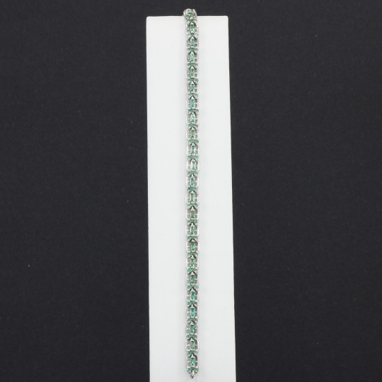 Fashionable Emerald Bracelet
