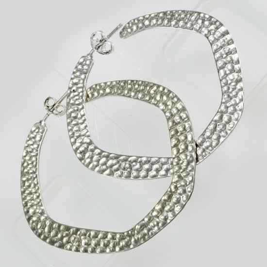 Fashionable Silver Hammered round Earring
