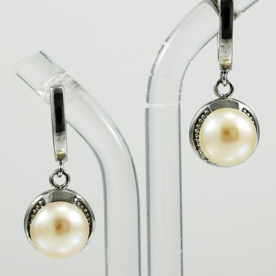 Pearl Dangle Earring