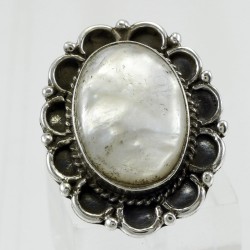  Oxidized Very Old mother of pearl ring