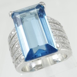 Fashionable Blue Topaz Ring