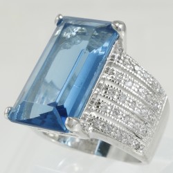 Fashionable Blue Topaz Ring