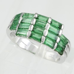 Fashionable Emerald Ring