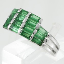 Fashionable Emerald Ring