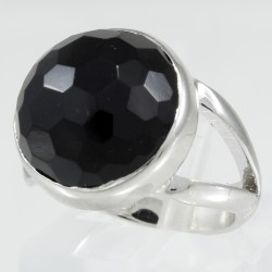 Fashionable Onyx Ring