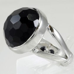 Fashionable Onyx Ring