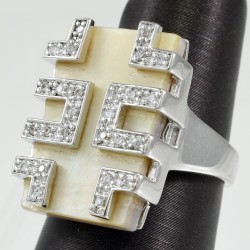 Fashionable Mother of pearl Ring