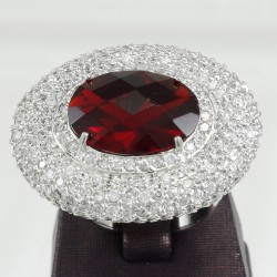 Fashionable ring with lap created stones