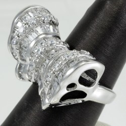 Fashionable ring with lap created stones
