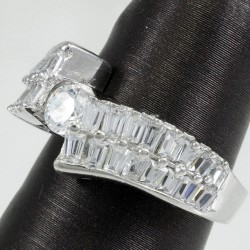 Fashionable ring 